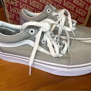 VANS woman’s size 7 Old Skool canvas Drizzle/True White sneaker